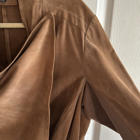 Lamarque luxurious soft suede, relaxed fit top. Size X. Light brown colour. - Picture 5 of 9